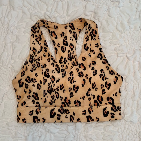 Fabletics high wasted pocket legging and medium impact sports bra - Picture 5 of 12